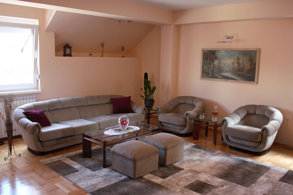 Apartments Skopje Downtown Екстер'єр фото