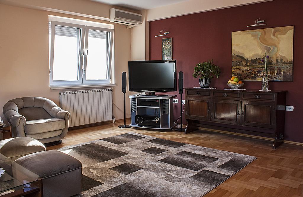 Apartments Skopje Downtown Екстер'єр фото